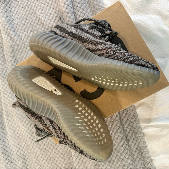 YEEZY BOOST 350 V2 "Beluga" - Picture 4 of 7